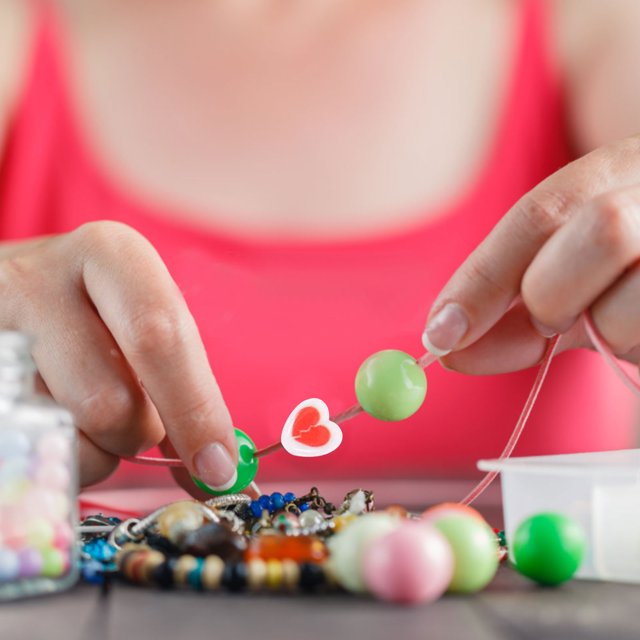 WEUVEB 100Ud Corazón Acrílicas Rojas Sueltas Para Joyería