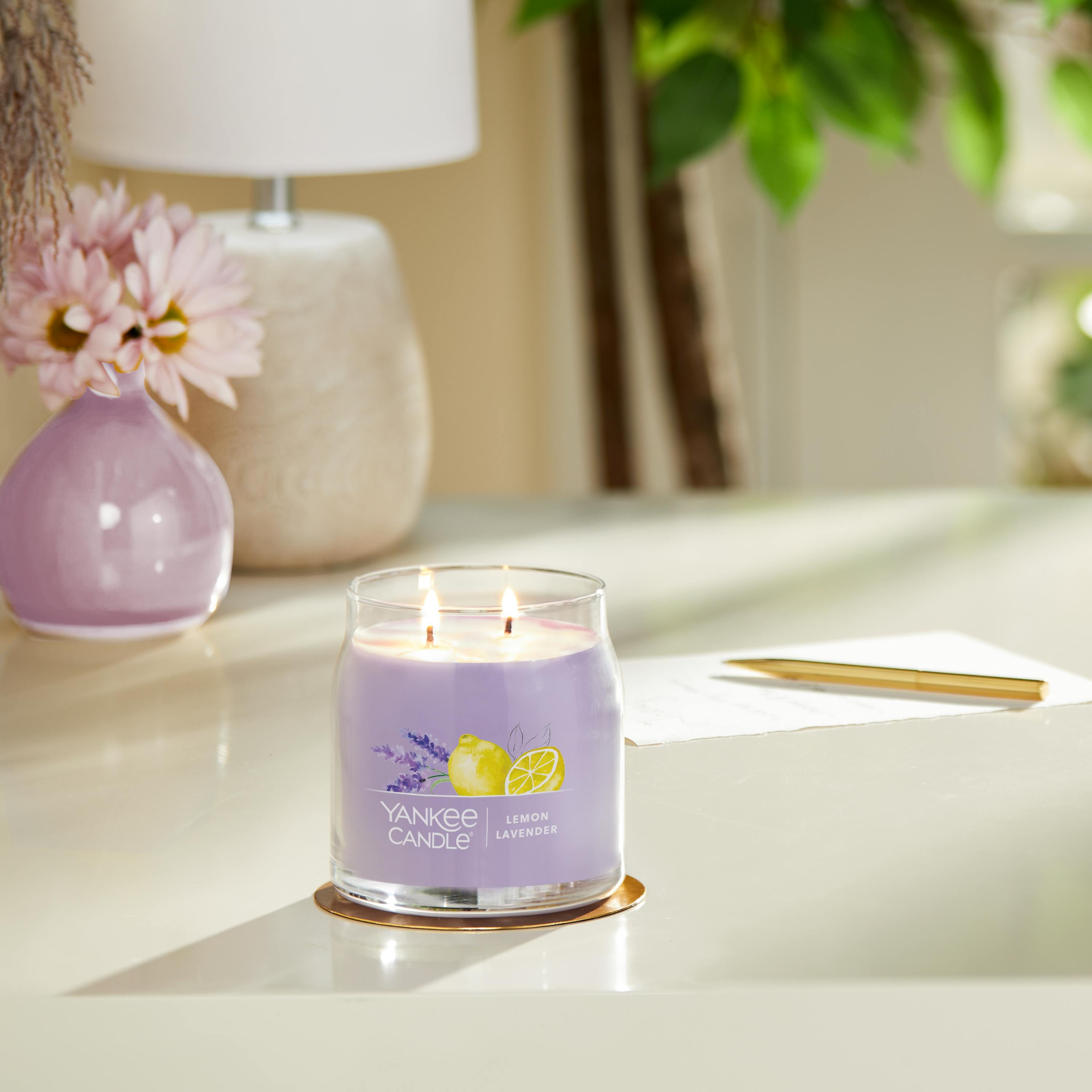 Yankee Candle Signature Medium 2-Wick Candle, Lemon Lavender, 13 oz