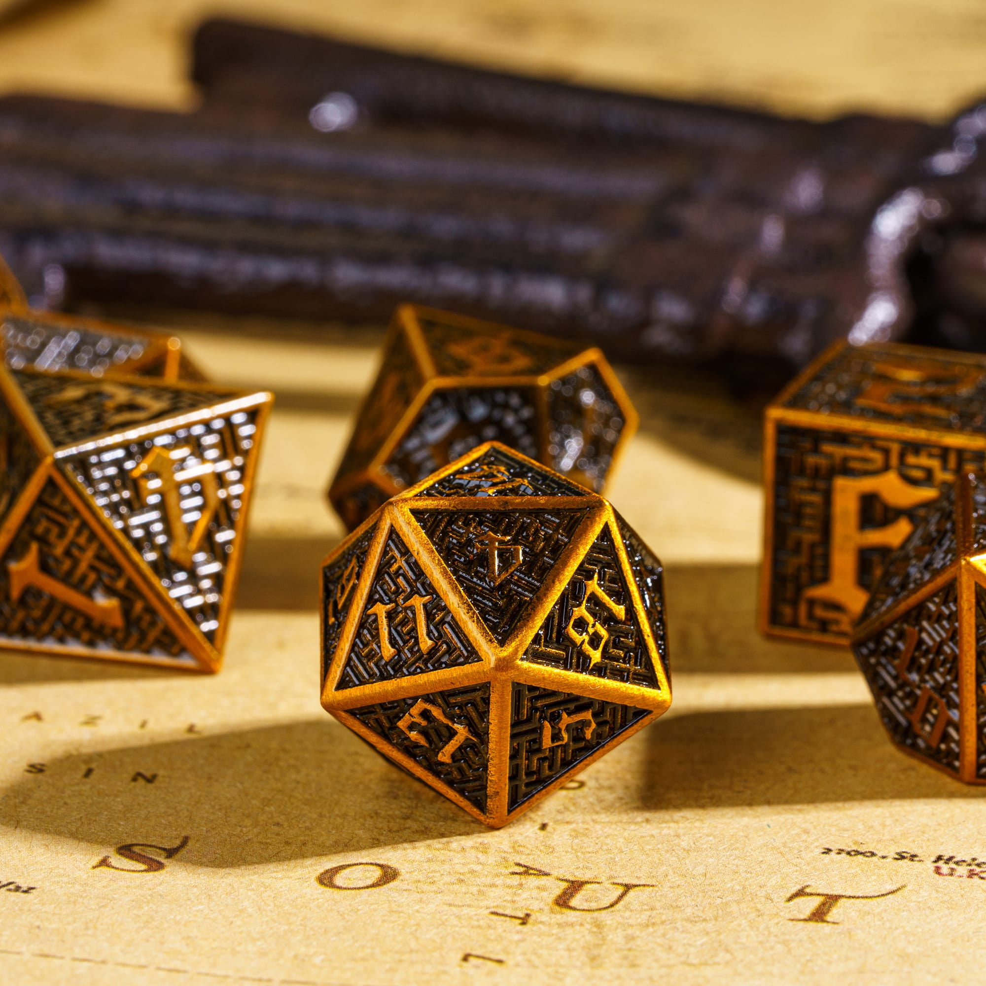 Cusdie 7-Die Metal DND Dice Set, Maze Design Metal Polyhedral D&D Dice Set for DND Dungeons and Dragons TTRPG Role Playing Games