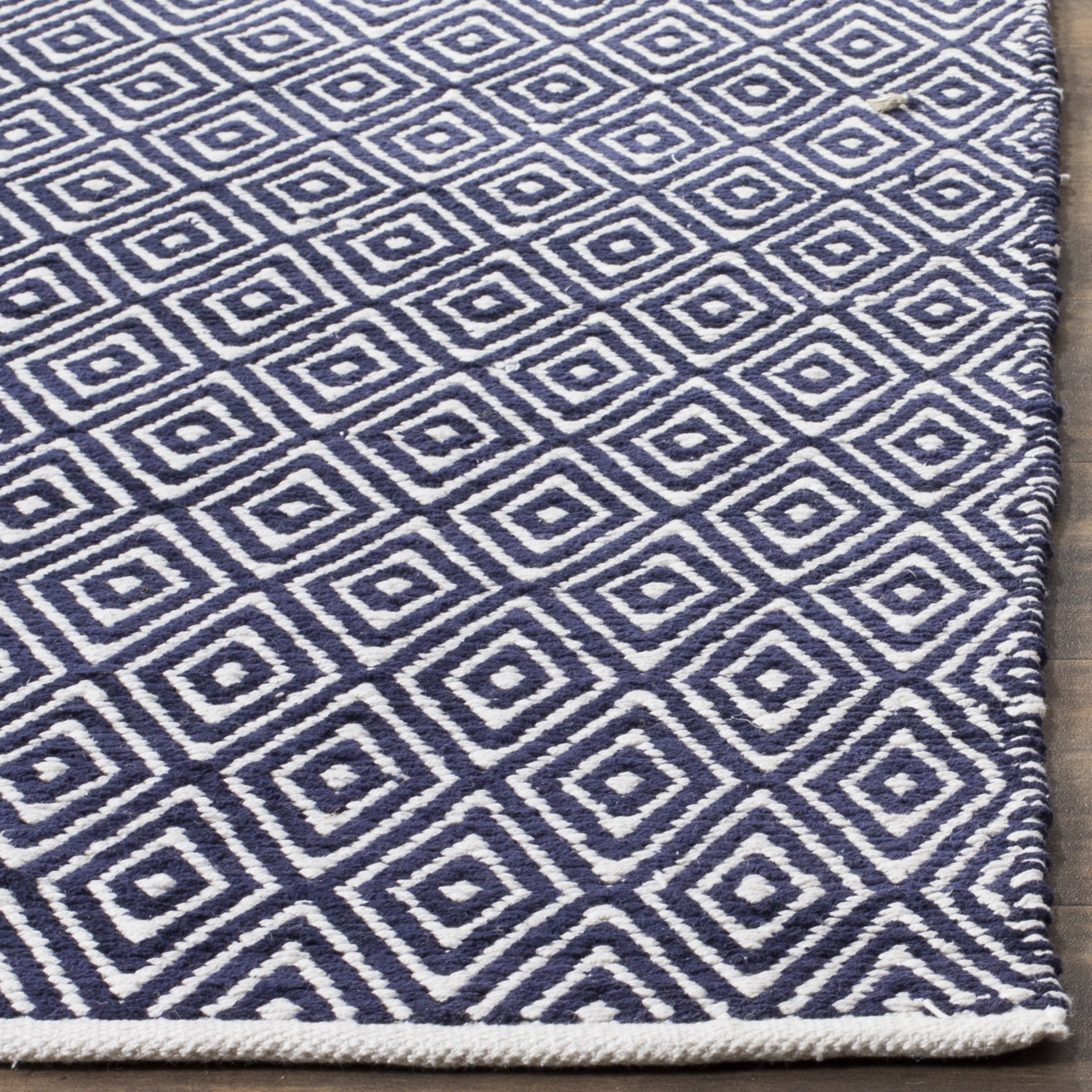 SAFAVIEH Boston Victoria Geometric Cotton Area Rug, Navy, 3' x 5'