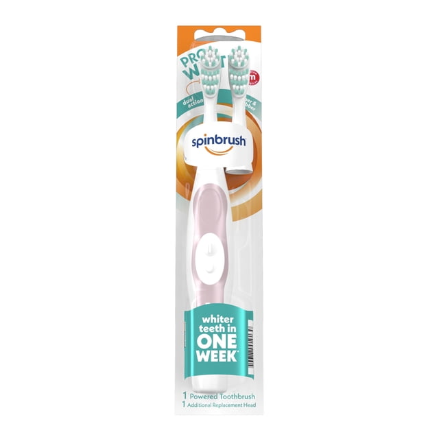 spinbrush pro whiten paquete económico de cepillo de dientes eléctrico a batería, cerdas medianas, baterías incluidas, 1 cepillo y 1 cabezal de repuesto — Vista frontal del empaque vertical que muestra el mango de tono claro con dos botones ovalados y un cabezal montado más un cabezal de repuesto con cerdas blanco-verde; embalaje con logotipo Spinbrush y texto en caja que anuncia dientes más blancos en una semana; útil para higiene bucal y como cabezal de repuesto en viajes.