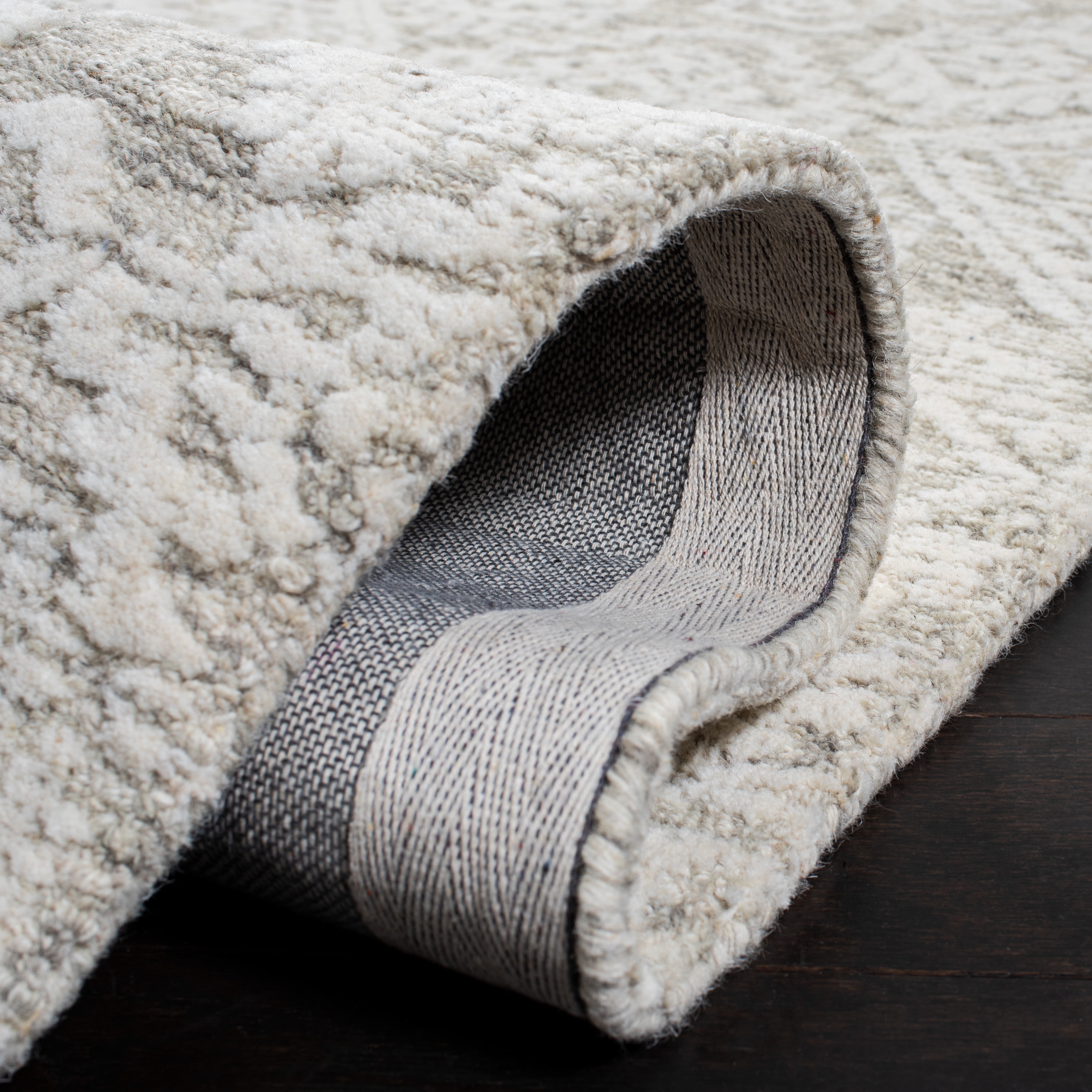 SAFAVIEH Metro Riley Medallion Area Rug, Light Brown/Ivory, 4' x 6'