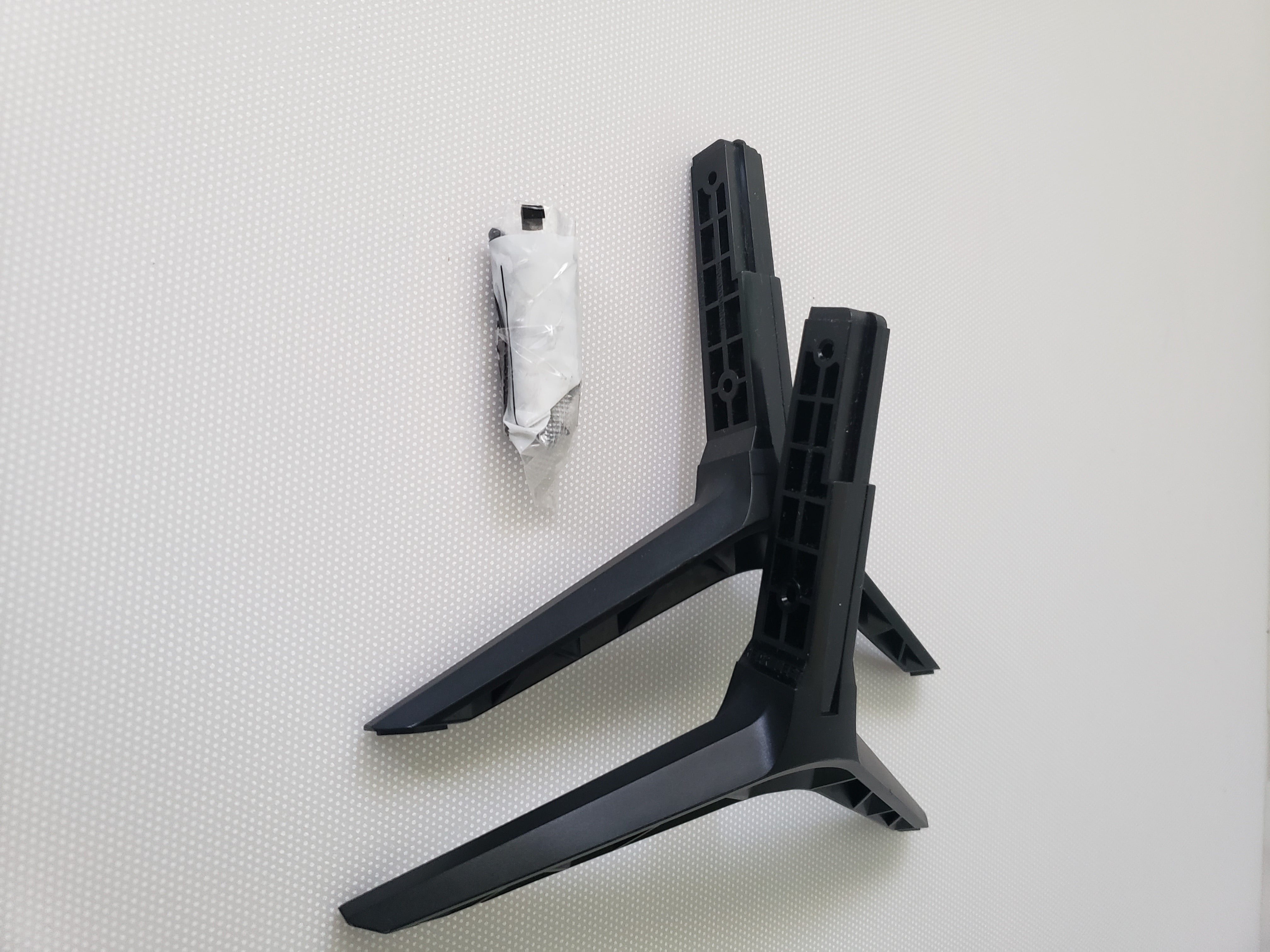 Vizio D32H-G9 Stand Legs W/Screws