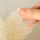 thumbnail image 4 of Esponja de baño con forma de flor: suave, no se dispersa, exfolia con suavidad, accesorio de baño de lujo con abundante espuma y asa para colgar, esponja de ducha agradable para la piel para el baño, 4 of 9