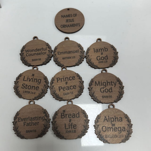 ShinYu 10 Adornos Navideños con Nombres, Decoraciones Religiosas para El Árbol, Regalos Únicos de Madera Que Celebran El Nacimiento de Cristo.