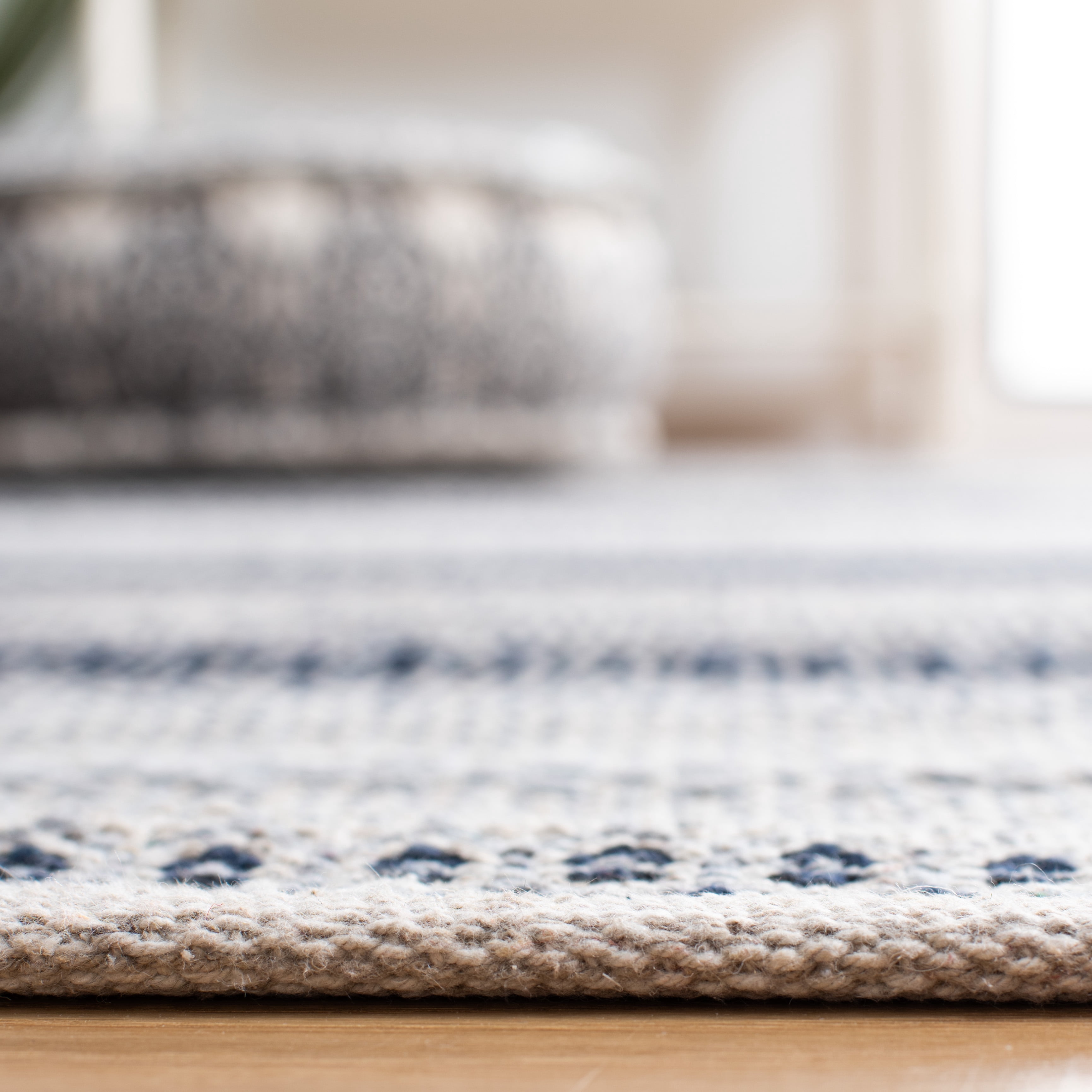 SAFAVIEH Montauk Albine Striped Cotton Area Rug, Grey/Black, 6' x 6' Square