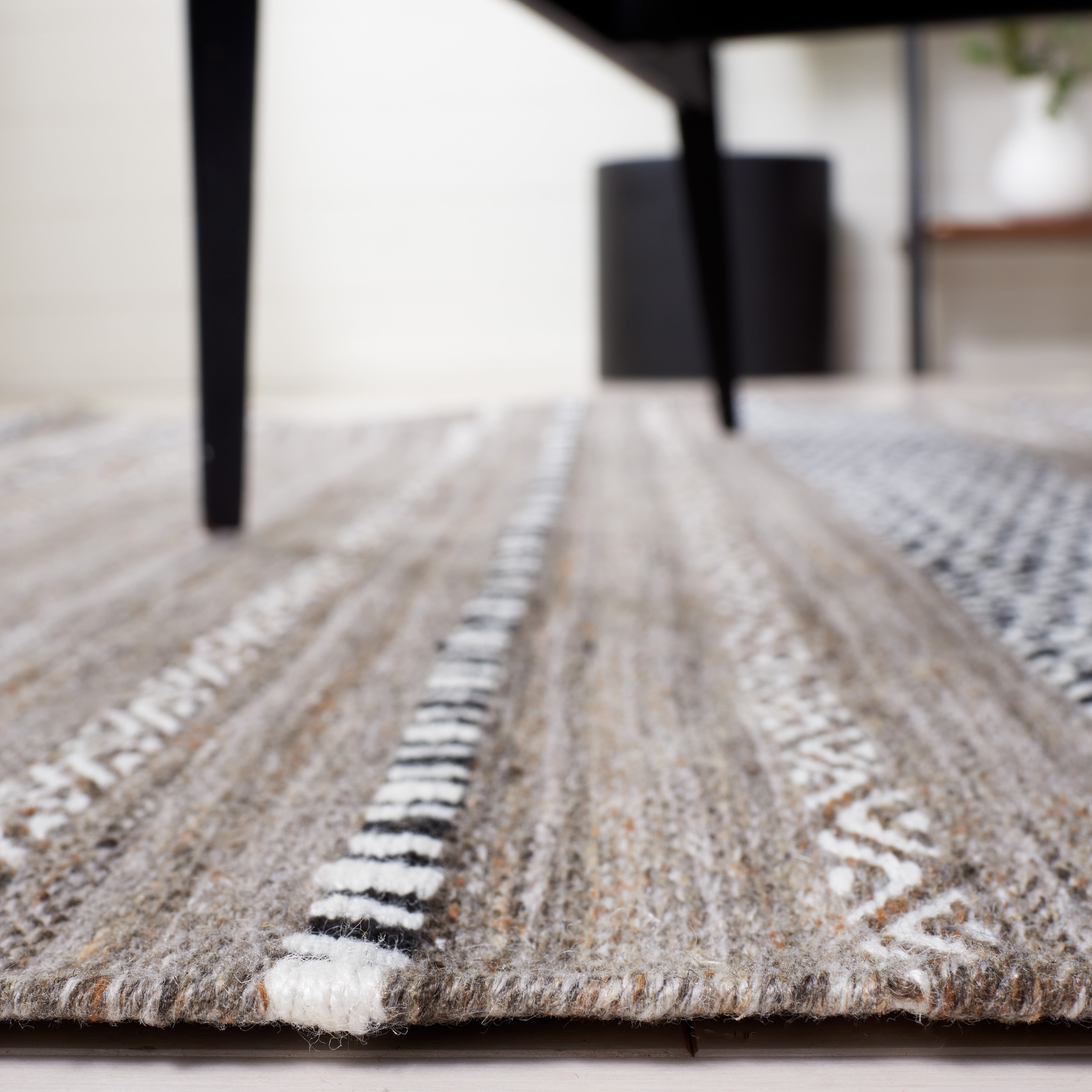 SAFAVIEH Striped Kilim Drummond Striped Polyester Area Rug, Black/Ivory, 8' x 10'