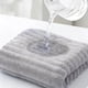 thumbnail image 5 of Toalla absorbente a rayas de 75 x 35 cm de grosor, suave, de poliéster, para baño, gris, rosa, azul marino y blanco. Secado rápido, duradera, multiusos, para baño, gimnasio, spa, playa, camping., 5 of 6