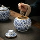 thumbnail image 3 of Latas de té azul y blanco, latas selladas de cerámica, almacenamiento de media taza grande de alta gama para el hogar, latas generales de Pu'er retro de estilo chino, 3 of 8