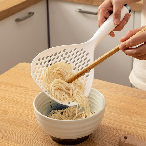 Escurridor de pasta, espumadera de cocina con mango, cuchara antiescaldadura de agarre cómodo, cuchara para pasta con mango largo para fideos Blanco Soledad Colador de cocina