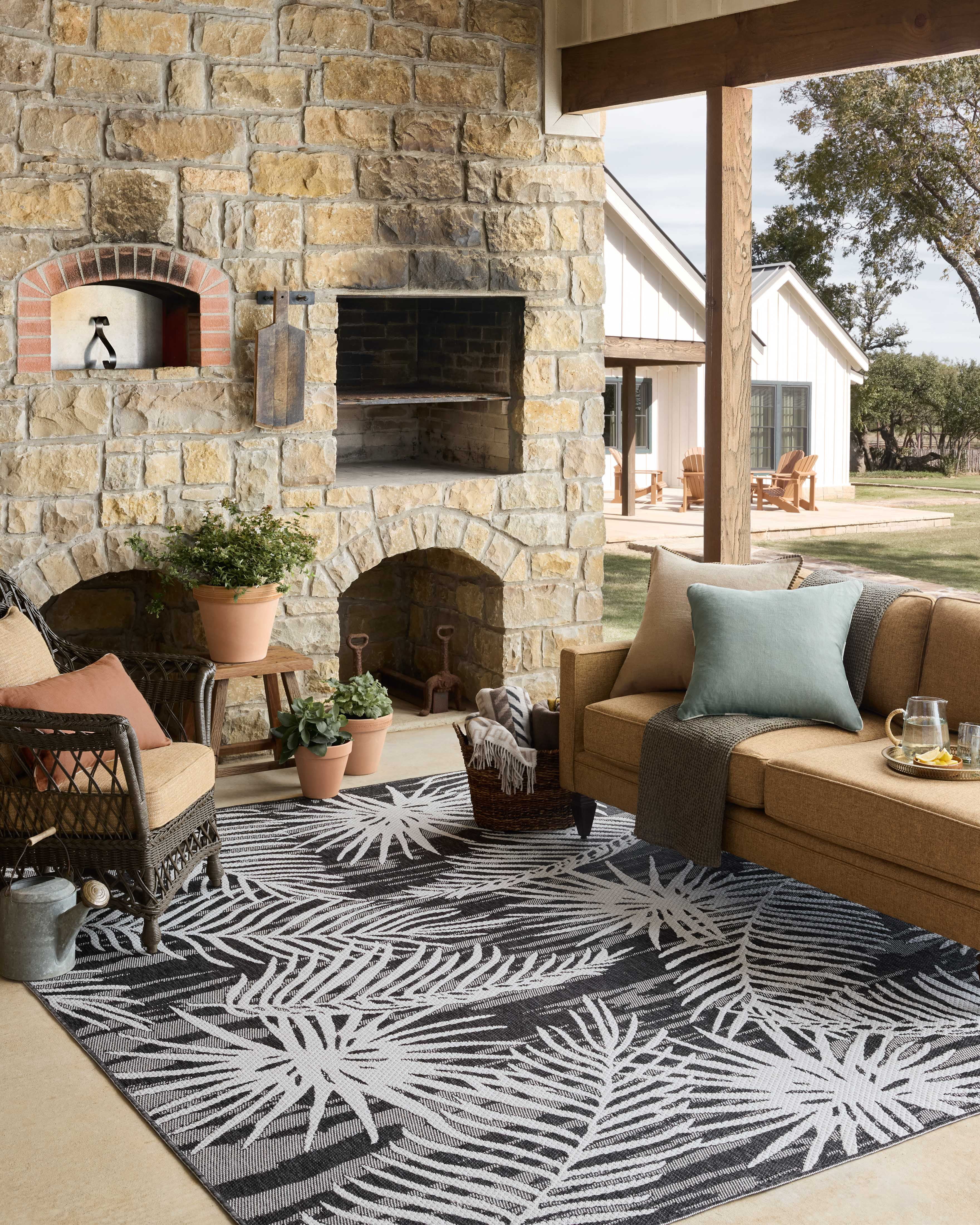 Indoor Outdoor Rug 2x4, Reversible, Loloi Easton Ivory / Onyx (2'3" x 3'9")
