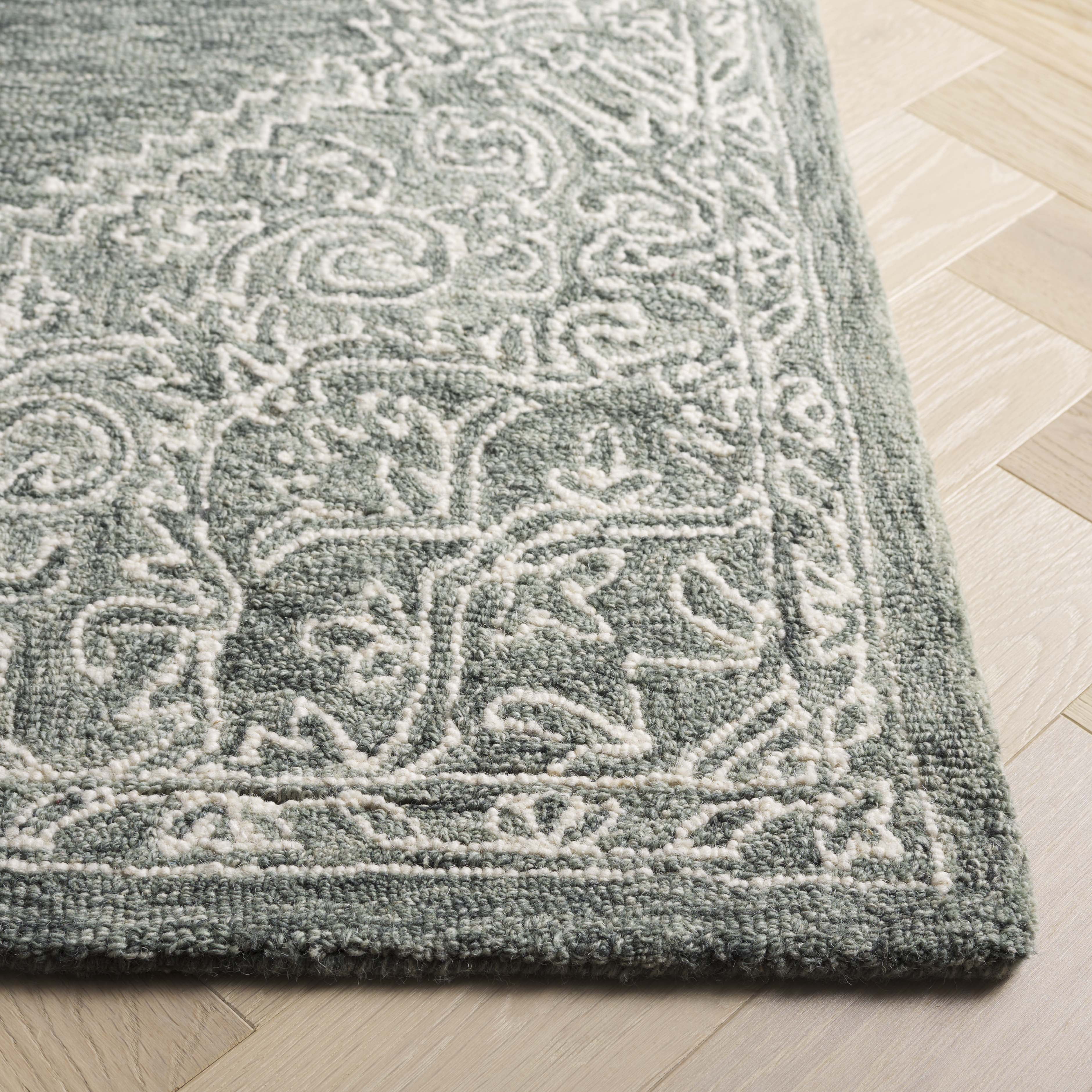 SAFAVIEH Metro Raynard Medallion Area Rug, Green/Ivory, 4' x 6'