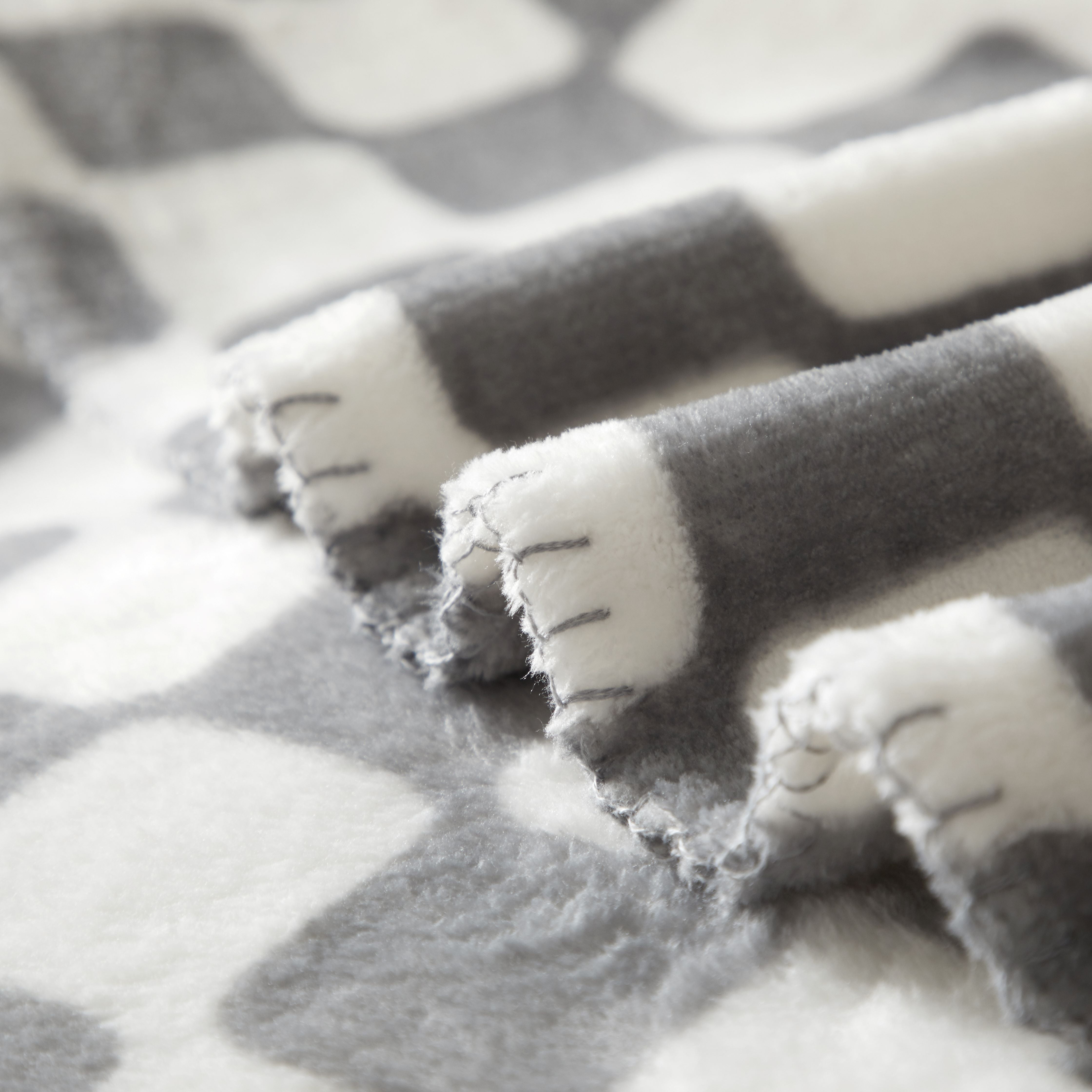 Mainstays Plush Throw Blanket, 50" x 60", Grey and White Check