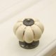 thumbnail image 3 of Paquete de 5 pomos de cerámica vintage amarillos con diseño de calabaza, tiradores con tornillos para cocina, gabinetes (paquete de 5, marfil), 3 of 5