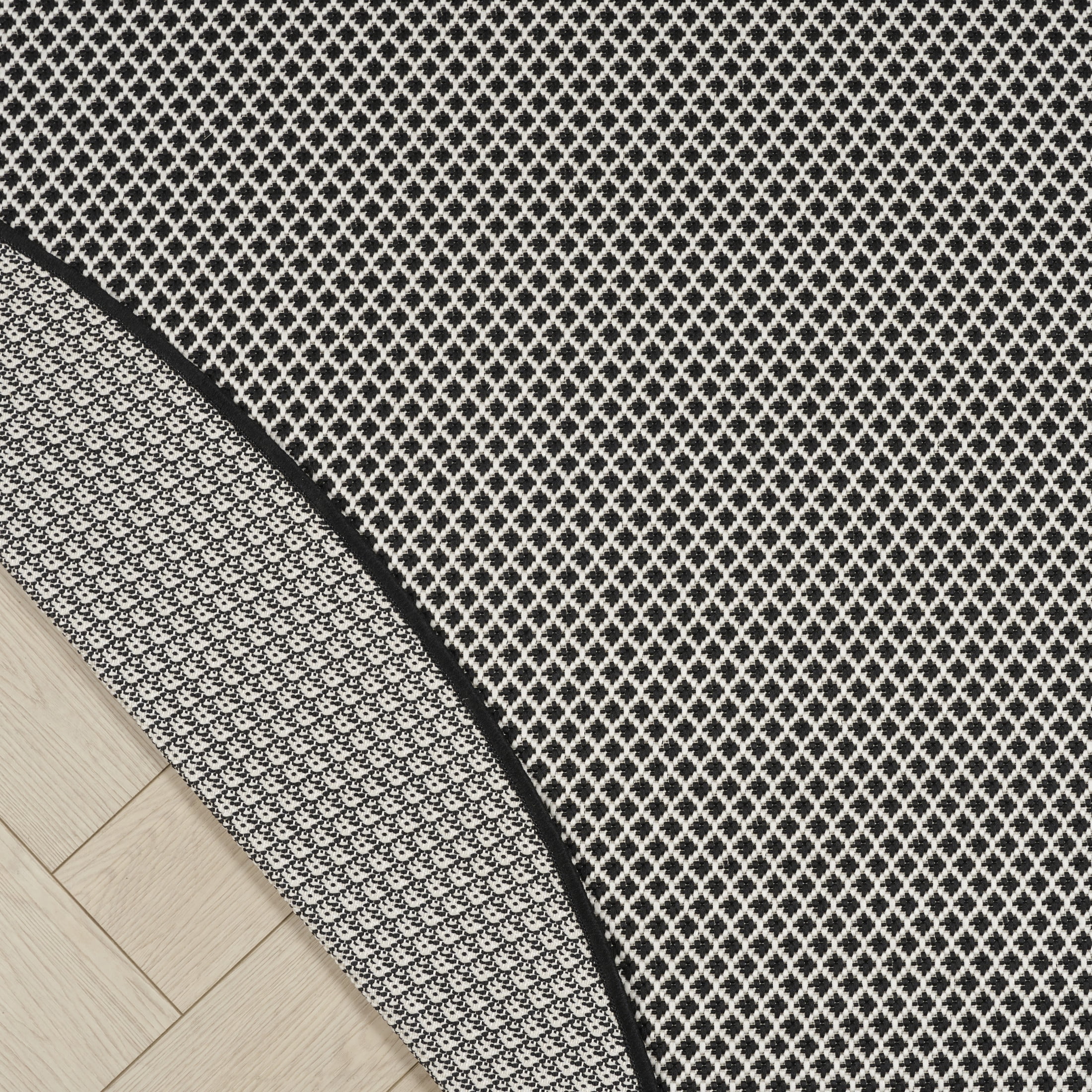 Nourison Courtyard 5' x Round Black White Modern Rug