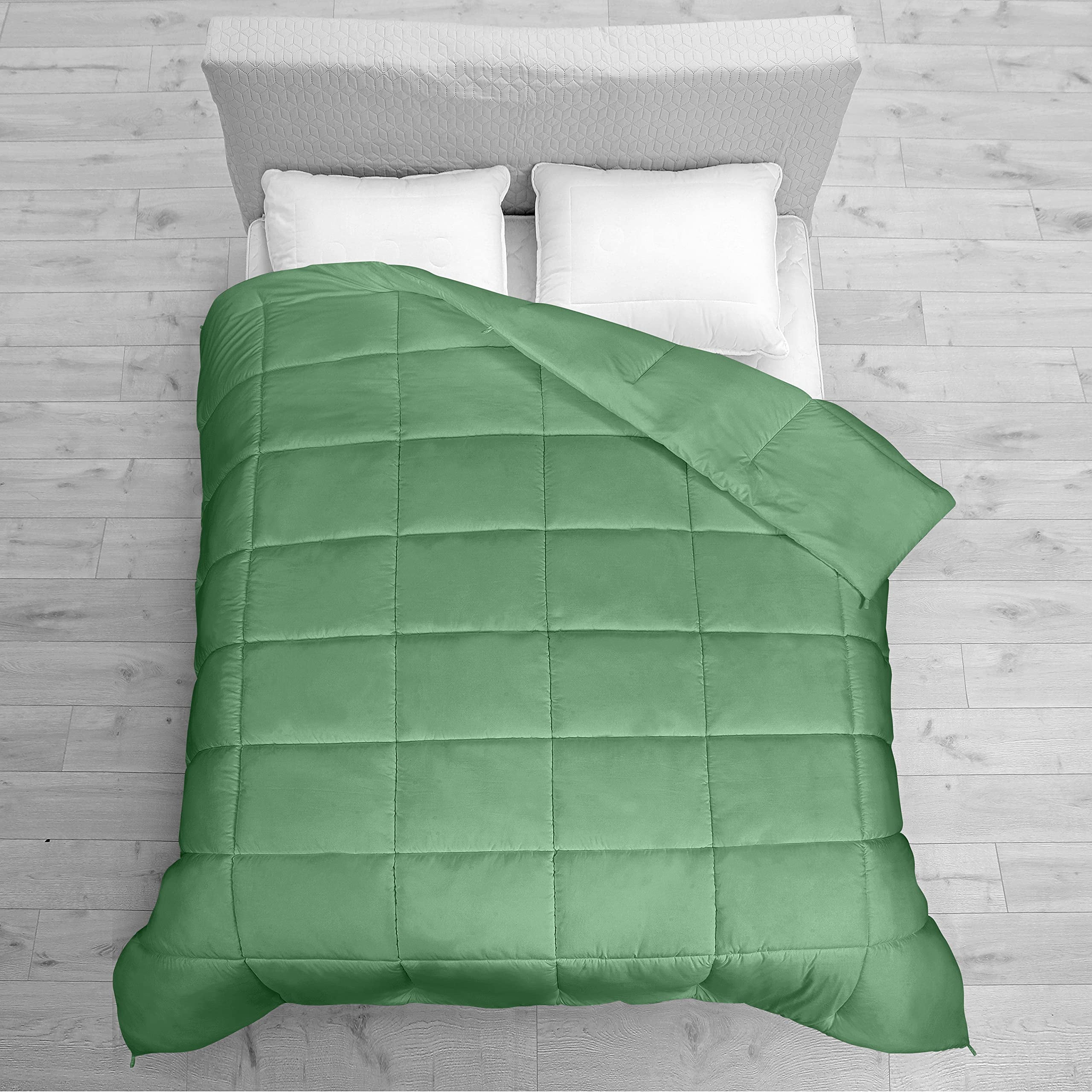 ROYALE California King Comforter - All Season Down Alternative Bedding Comforters- Lightweight Quilted Comforter with Corner Tabs - Hotel Comforters- Box Stitched Duvet Insert (KingCal, Hunter Green)