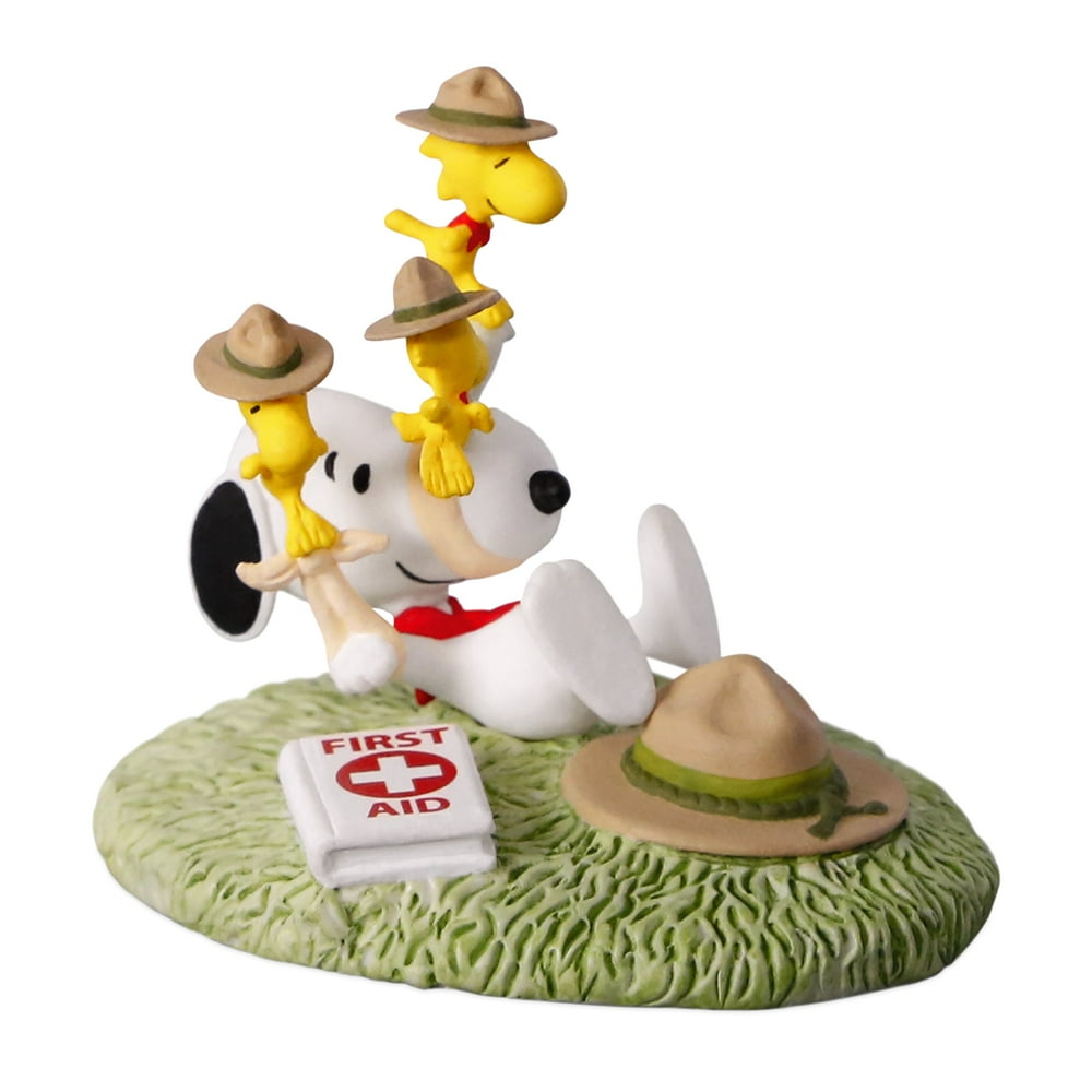 Hallmark Keepsake 2018 The PEANUTS Gang First Aid Lessons Ornament