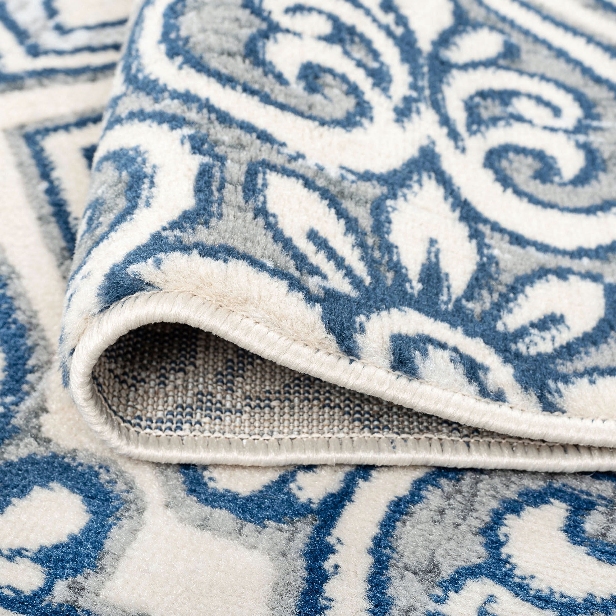 Madison Traditional 8' Round Cream Polypropylene Indoor Area Rug