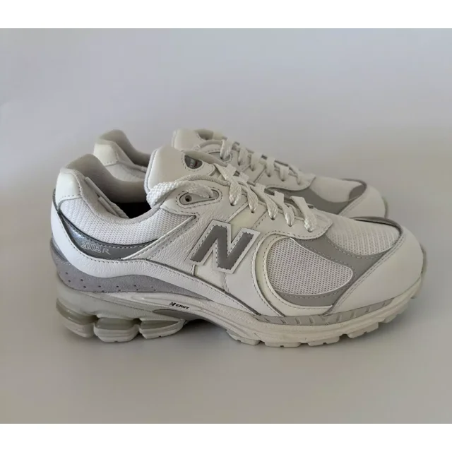 New Balance Mens 4.5 / Womens 6 2002R Gore-Tex White Running Shoes M2002RXM NEW
