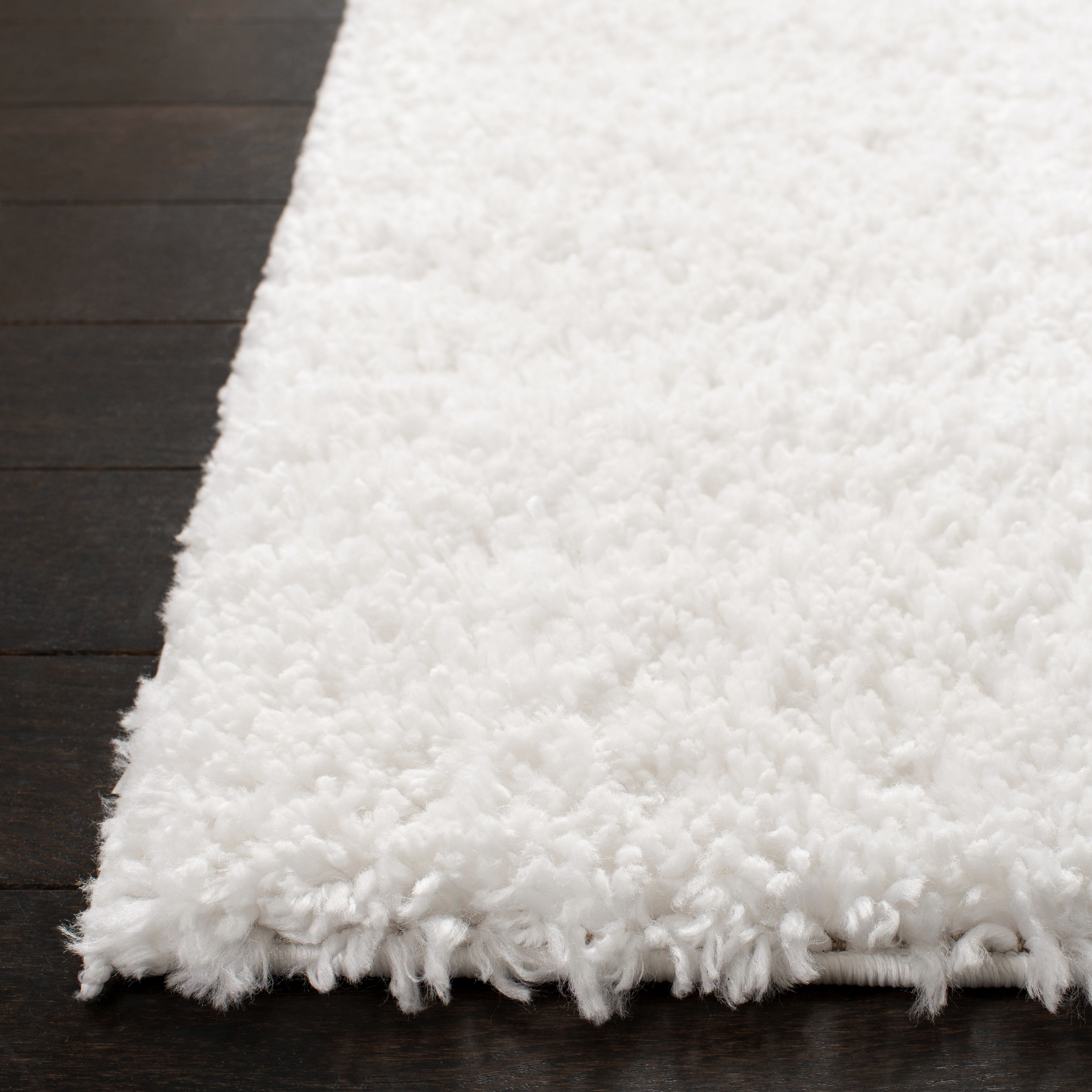 SAFAVIEH August Carlene Solid Plush Shag Area Rug, White, 5'3" x 7'6" - Modern Design, White, Non-Shedding & Easy Cleaning, Ultra Plush Thick Pile, Ideal for Living Room, Bedroom
