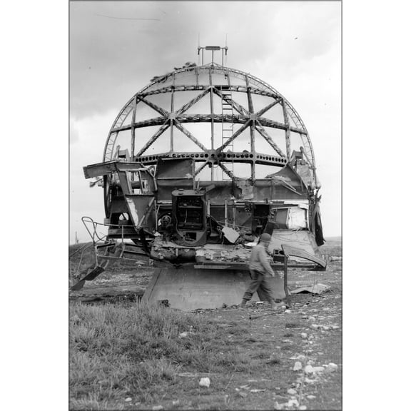 24"x36" Gallery Poster, German giand radar of Wurzburg, installed near the beach of Normandy. 1944