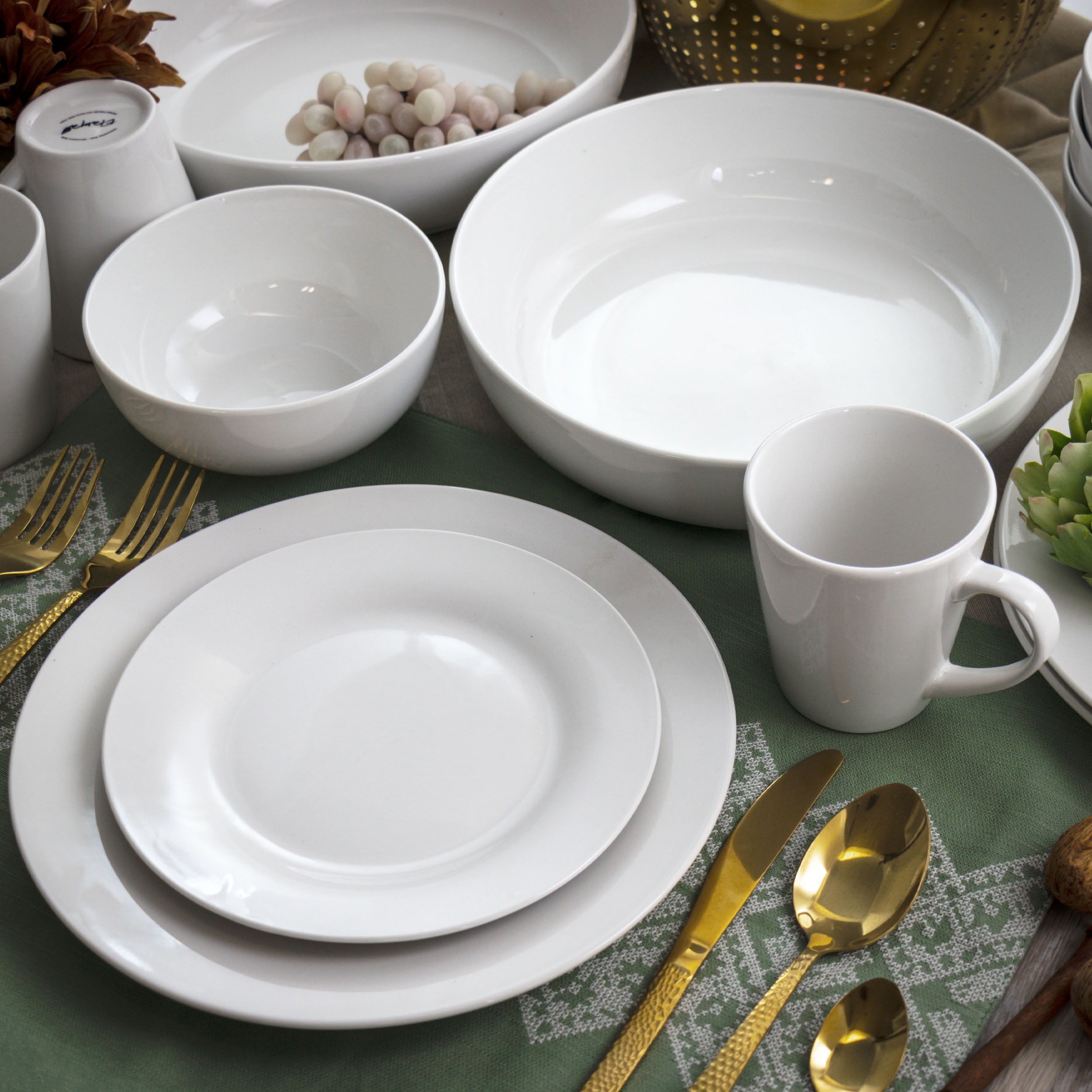 Yokohama Black and White Ceramic Dinnerware set, 22 karat Zen