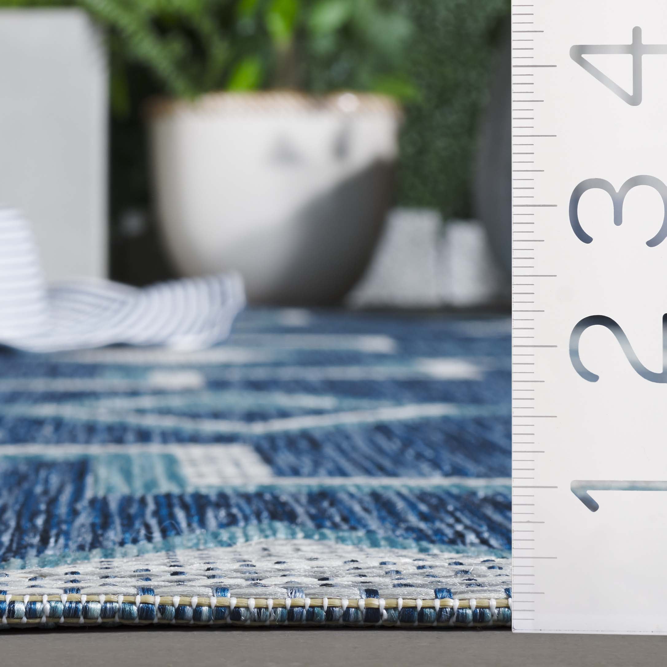 SAFAVIEH Courtyard Floella Geometric Indoor/Outdoor Area Rug, Navy/Aqua, 6'7" x 6'7" Round