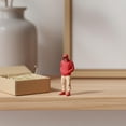 thumbnail image 4 of Figura Humana A Escala 1/64, Diseños Modernos, Figura De Resina Pintada, Modelo De Personas Diminutas Altamente Detalladas Para Aficionados, Modelos De Mesa Chica blanca haciéndose un selfie, 4 of 8