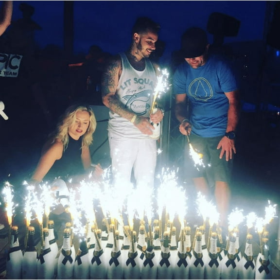 160pc Pack Resturant and Bar VIP Sparklers burns approx. 45 second - 40 packs of 4 Sparklers