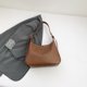 thumbnail image 1 of Bolso de mano de color liso para mujer, nuevo estilo otoño e invierno 2025, bolso de mano de gran capacidad, bolso de hombro moderno, 1 of 5
