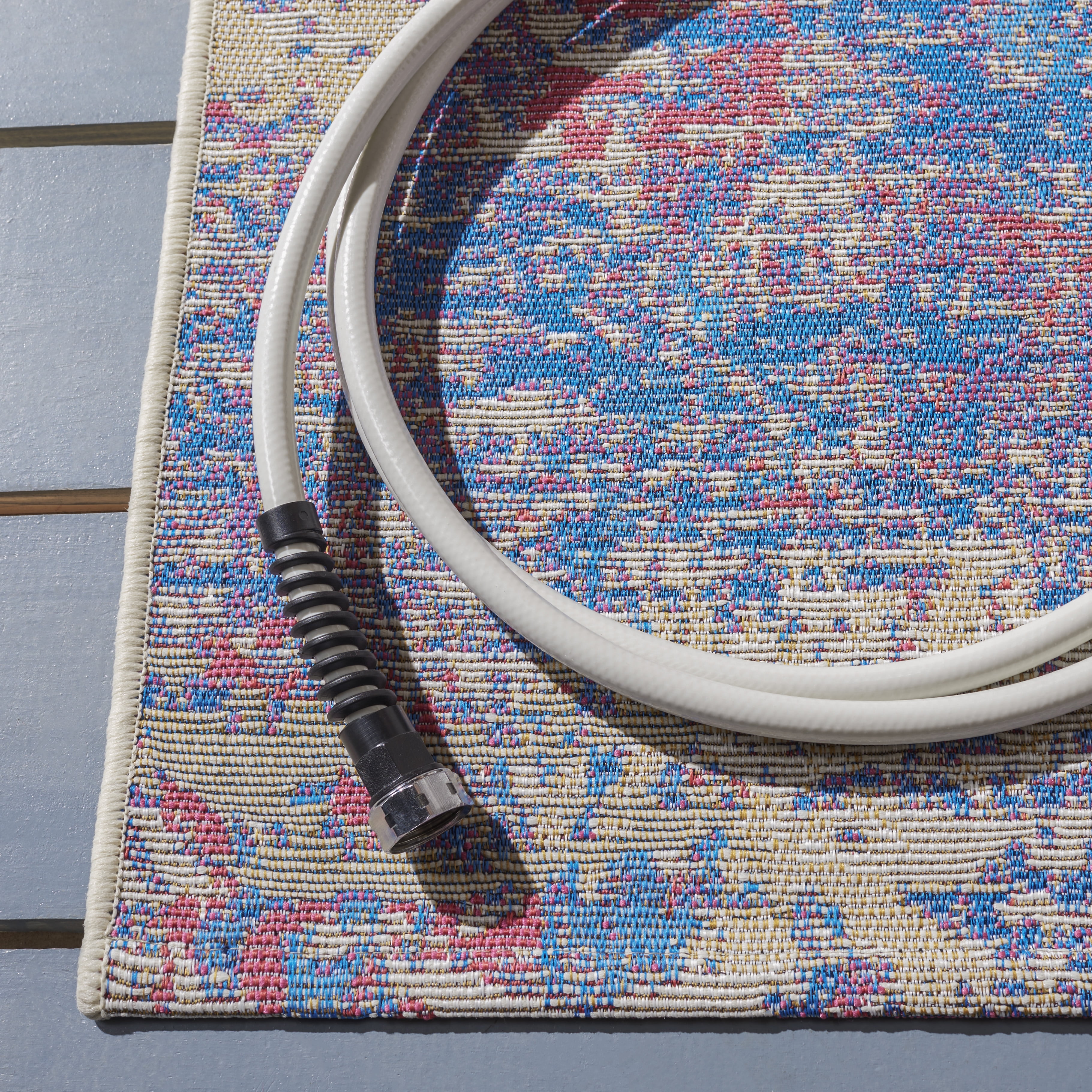SAFAVIEH Outdoor SMR409M Summer Collection Blue / Red Rug