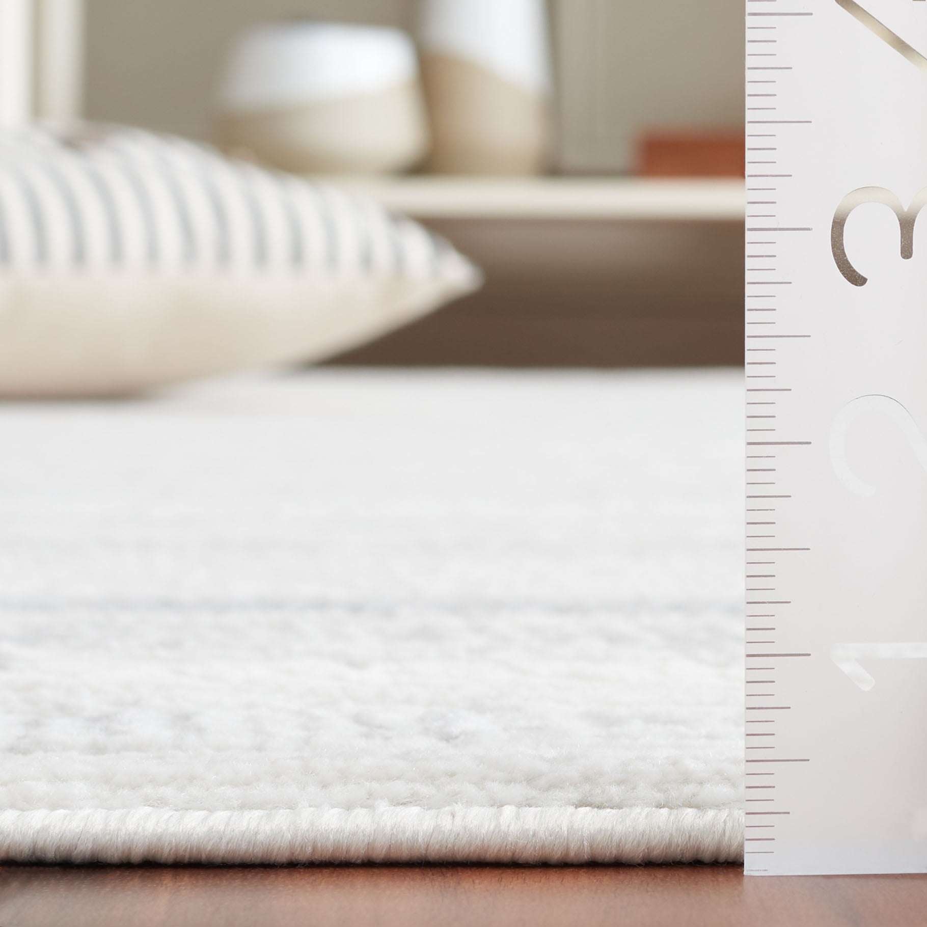 SAFAVIEH Hanna Daquan Bordered Area Rug, Ivory/Grey, 8' x 10'