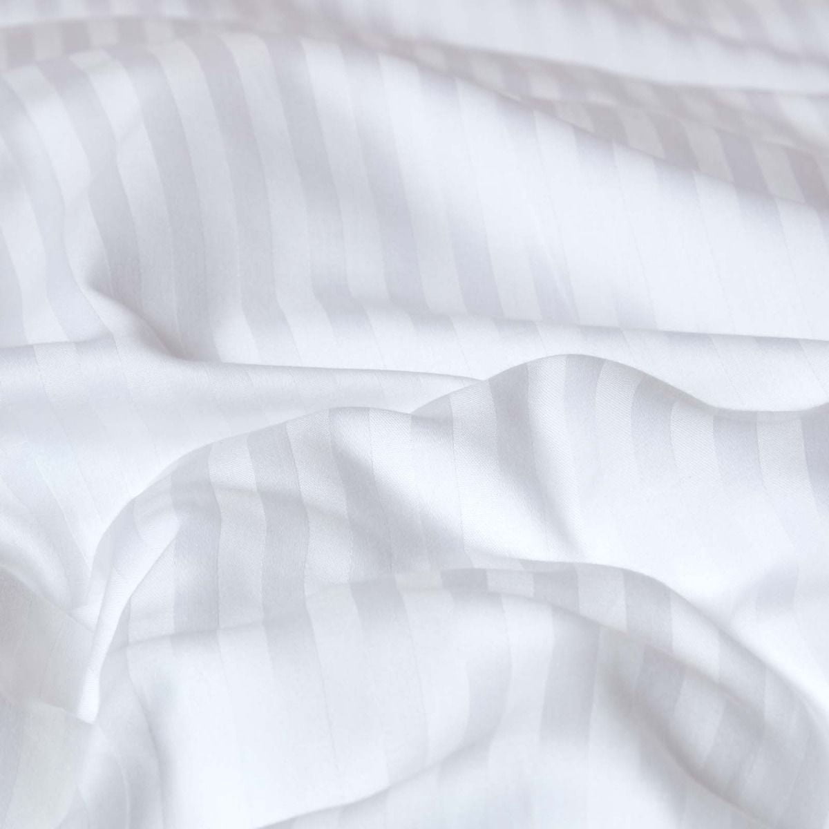 The Great American Store Lightweight Microfiber King/Cal King Size Duvet Cover Set With Zipper Closure Stripe White Soft And Comfrotable Comforter Cover and Pillow Shams