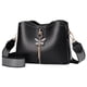 thumbnail image 2 of Bolso Hombro para Mujer Con Borla Mariposa Piel Sintética Color Sólido, 2 of 9