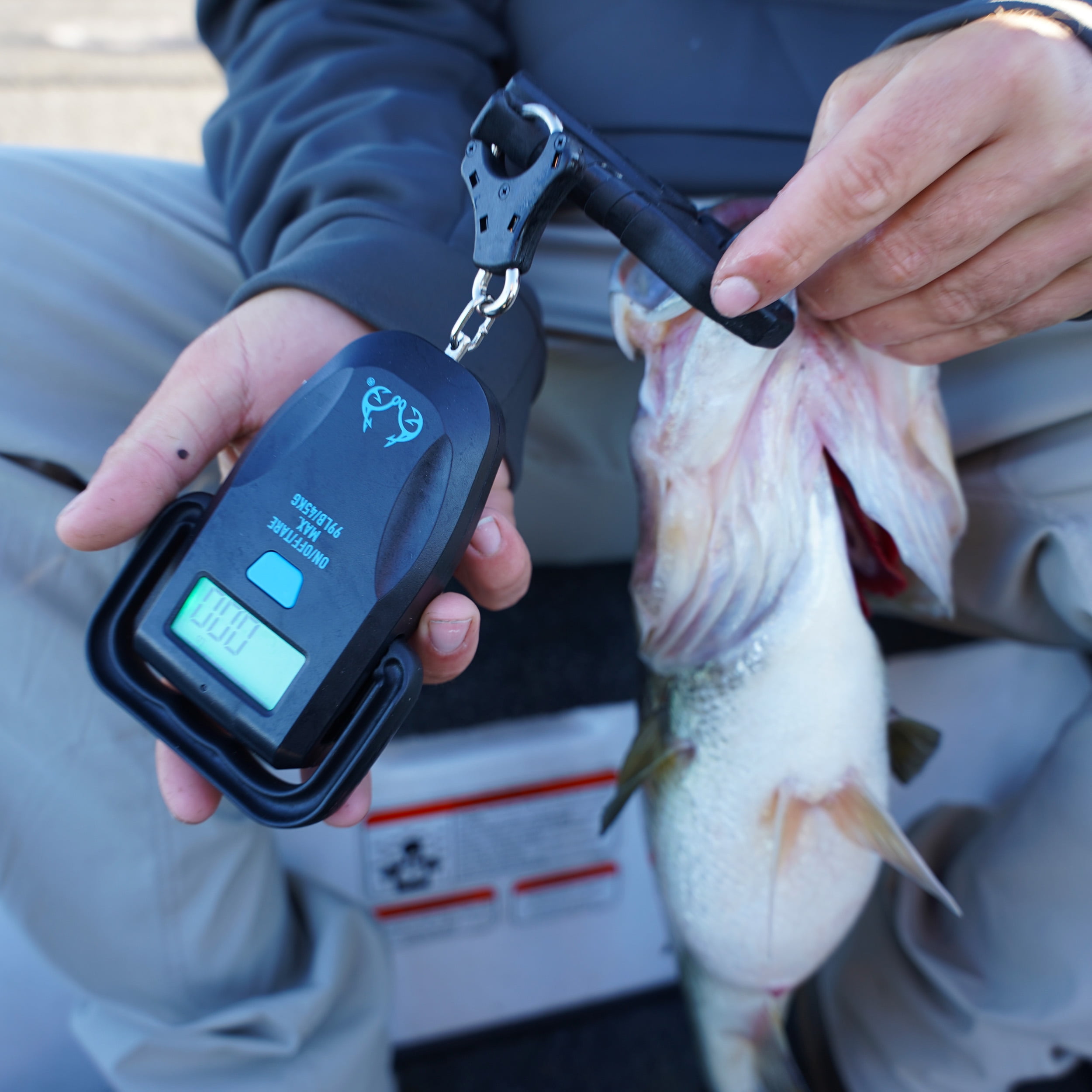 Realtree Fishing Digital Scale 99 lb. Capacity with Lip Gripper and LCD Display