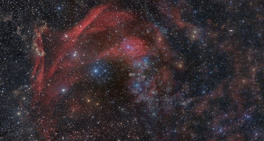 Large Complex Of Dust And Gas On The Border Of The Constellations 