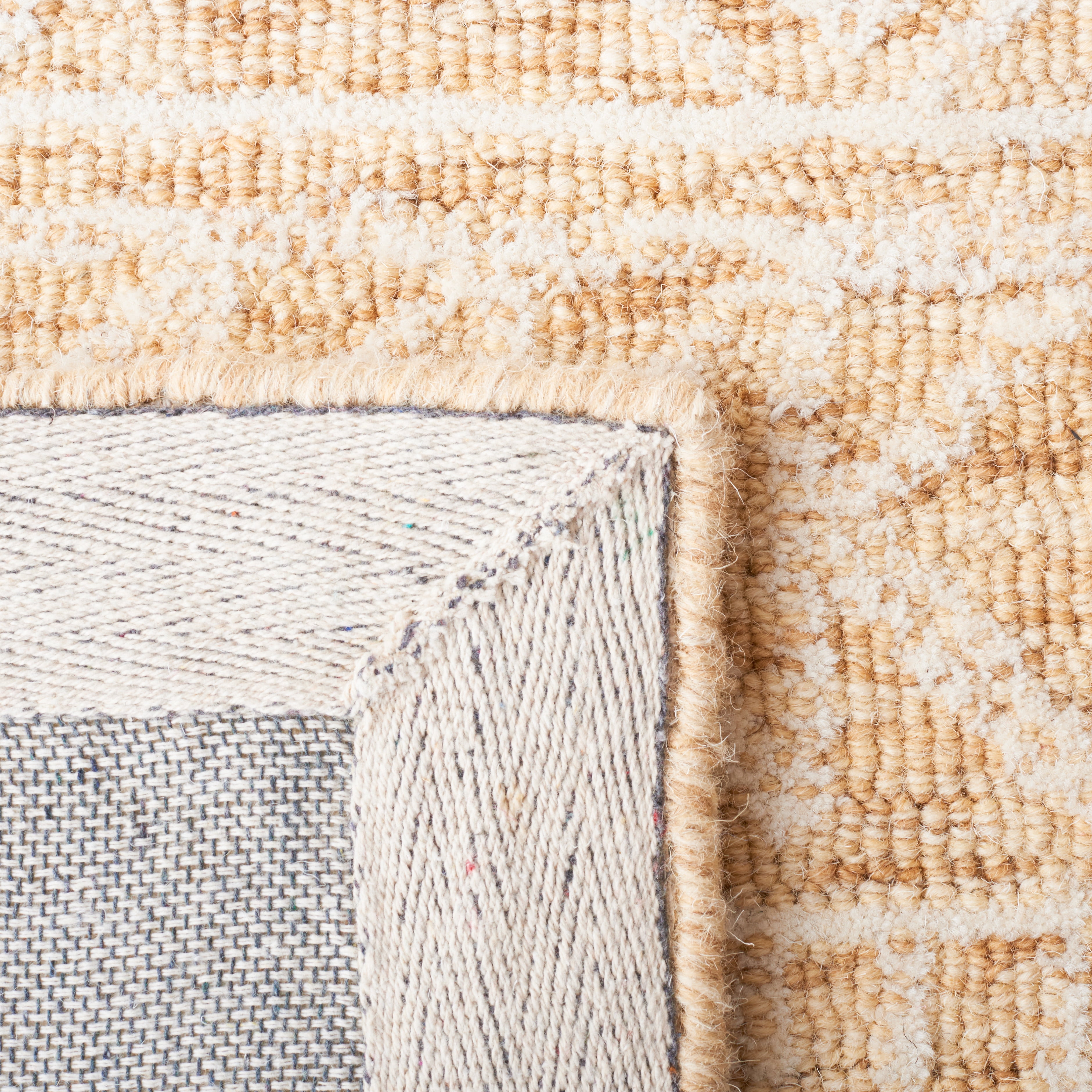 SAFAVIEH Metro Daria Medallion Area Rug, Gold/Ivory, 8' x 10'