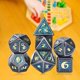 thumbnail image 5 of Dados poliédricos Favores de Juegos familiares Juegos de Dados RPG Accesorios para juegos Accesorios irregulares 7 piezas Dados Macarena dados poliédricos, 5 of 8