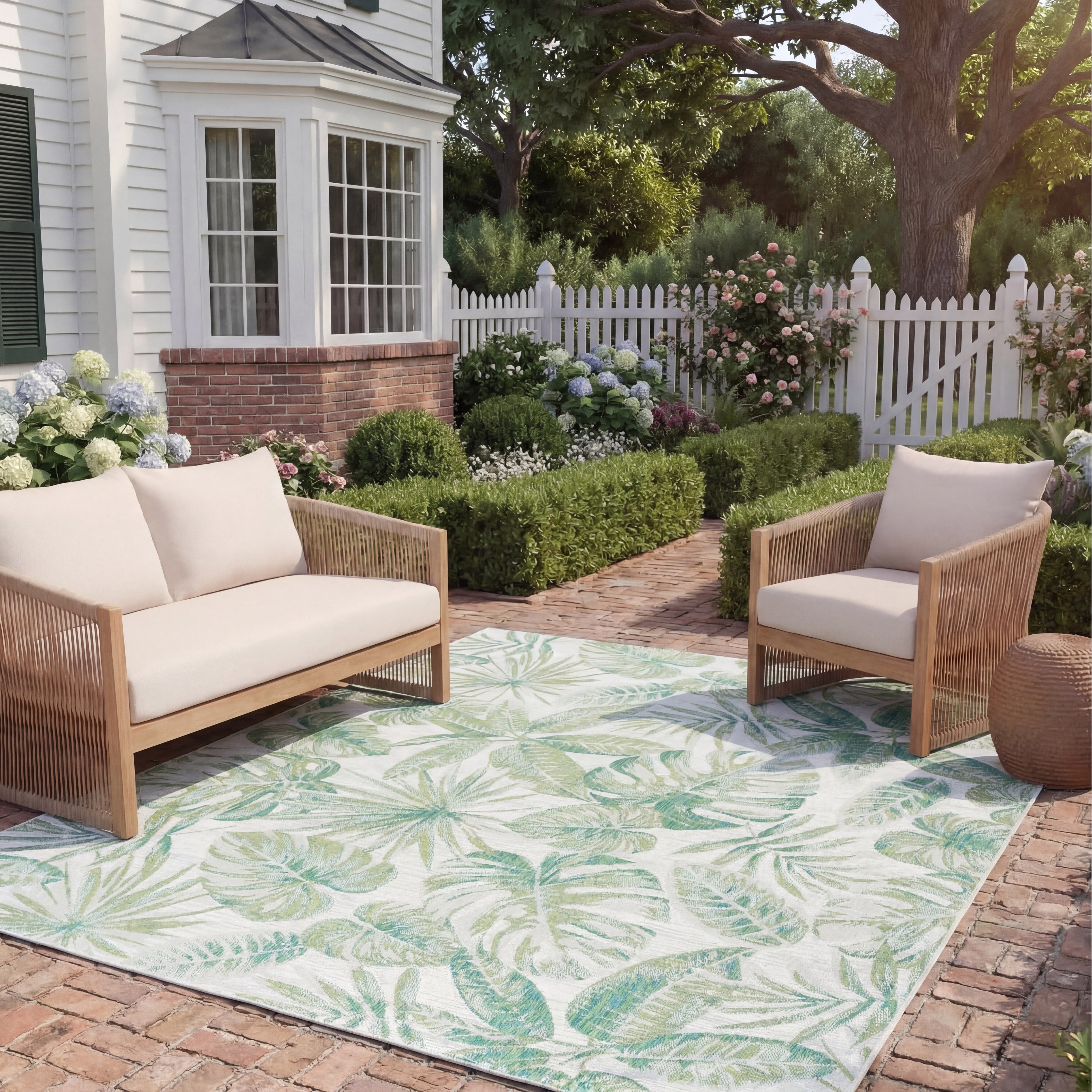 SAFAVIEH Courtyard Jaylen Botanical Indoor/Outdoor Area Rug, Ivory/Green, 5'3" x 7'7"