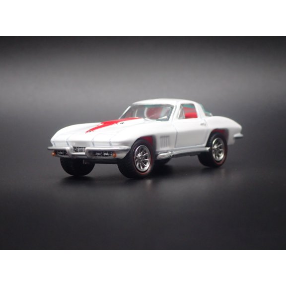 (Open Box) 1967 67 CHEVY CHEVROLET CORVETTE 427 WHITE 1:64 SCALE DIORAMA DIECAST MODEL CAR