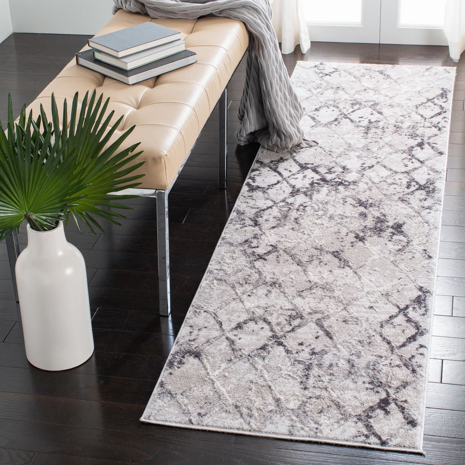 SAFAVIEH Amelia Roslyn Abstract Distressed Area Rug
