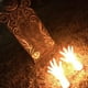 thumbnail image 3 of Brazo de zombi delante de la lápida, adornos LED brillantes con forma de manos de zombi de plástico, decoraciones de accesorios de terror para fiestas de Halloween (izquierda + derecha) ER, 3 of 4