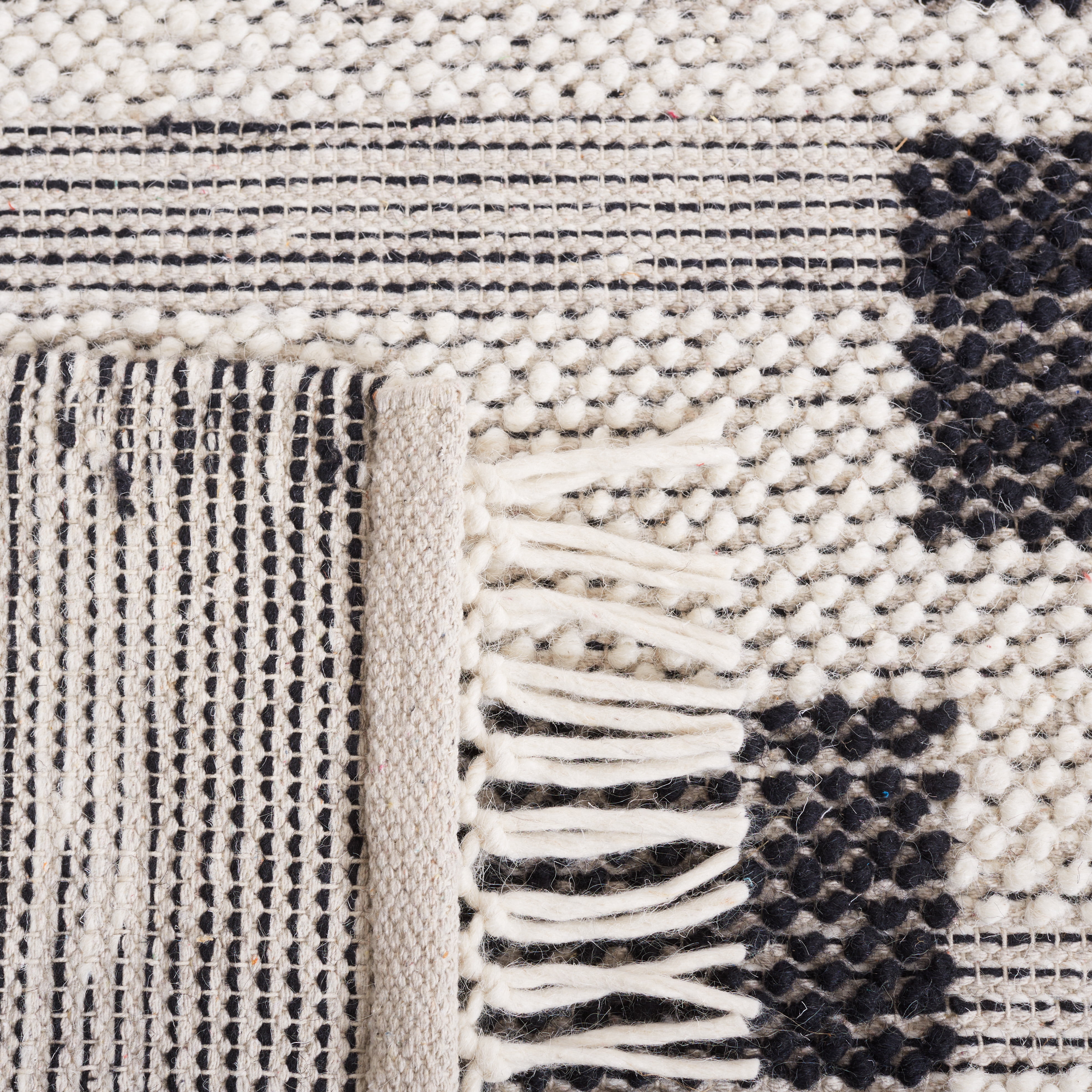 SAFAVIEH Natura Qendro Striped Area Rug, Ivory/Black, 4' x 6'