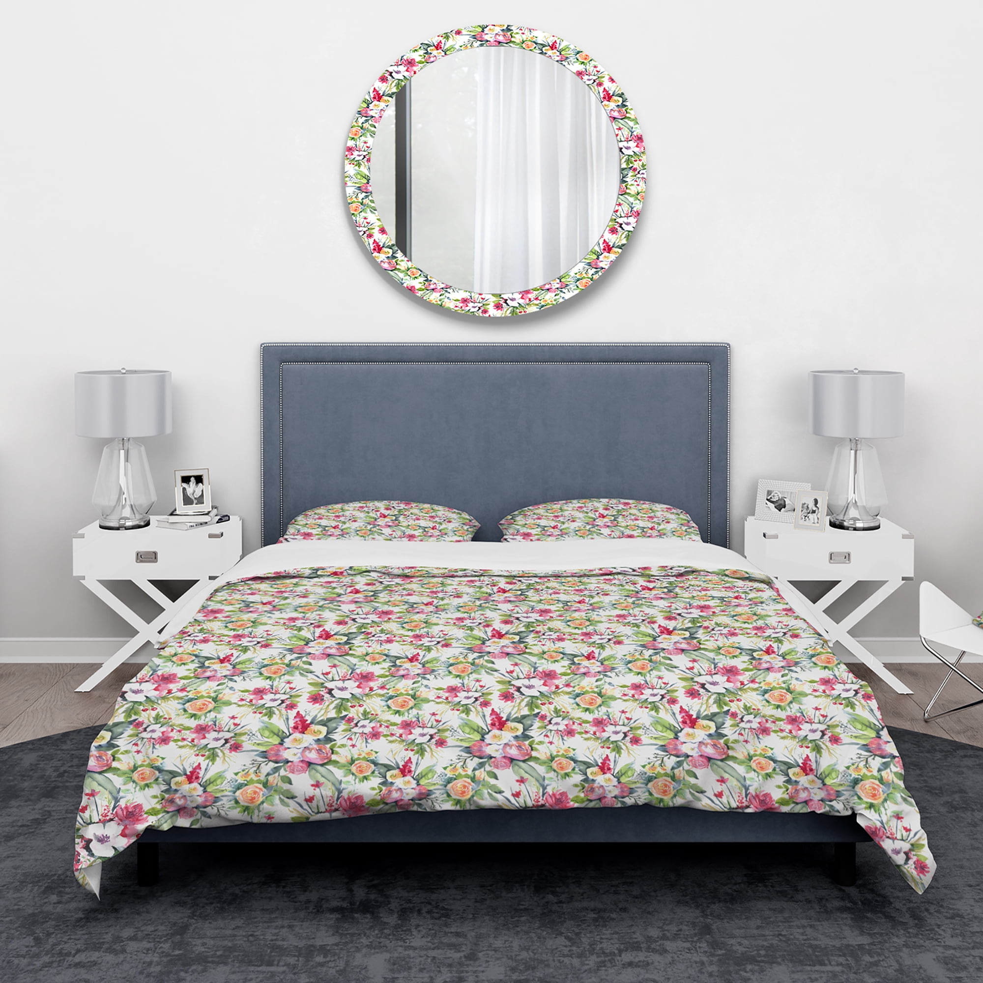 Designart 'Pattern Red Roses on White Background' Traditional Duvet Cover Set