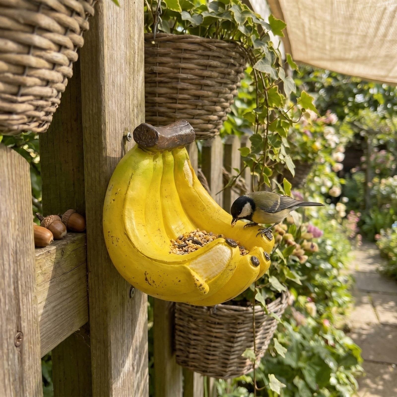 Hummingbird Feeders for Outdoors Whimsical Banana Peel Bird Feeder Banana-Shaped Resin Bird Bath/Feeder Garden Courtyard Decor Home Hanging Ornament