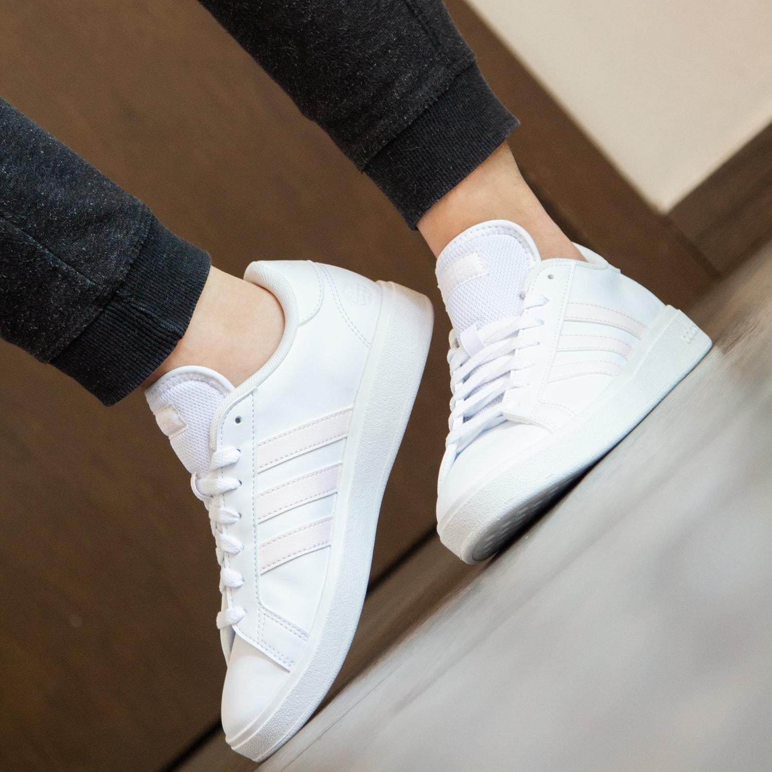 Zapatos adidas de mujer blancos clearance