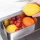 thumbnail image 5 of Bandeja de filtro de fregadero, cesta de filtro para fregaderos, colador de cocina de acero inoxidable, organizador de fregadero para frutas y verduras ANGGREK Otros, 5 of 8