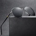 thumbnail image 2 of Gafas de sol polarizadas de piloto de lujo para hombres y mujeres, gafas de sol Retro para conducir, pescar, diseñador de marca, gafas de sol de Metal para hombres, UV400, 2 of 4