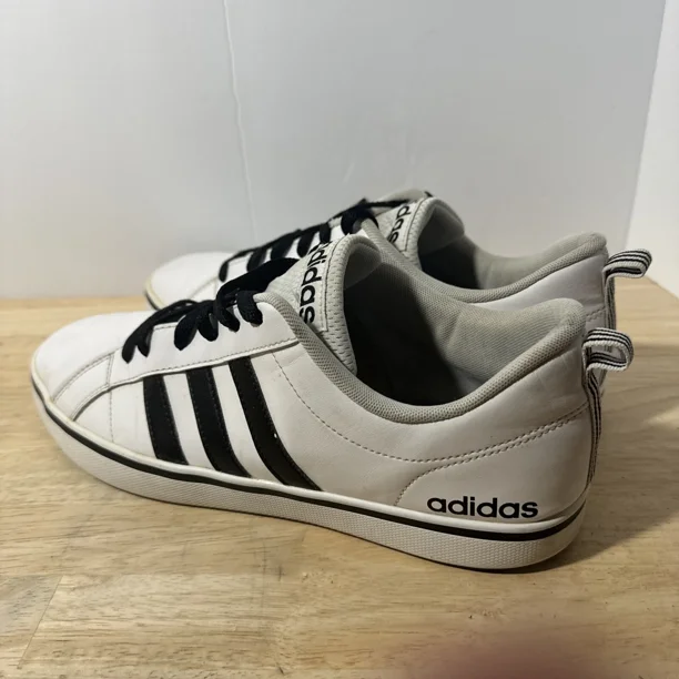 Adi - das Mens VS Pace AW4594 White Casual Shoes Sneakers Size 10 1/2. Black Strip