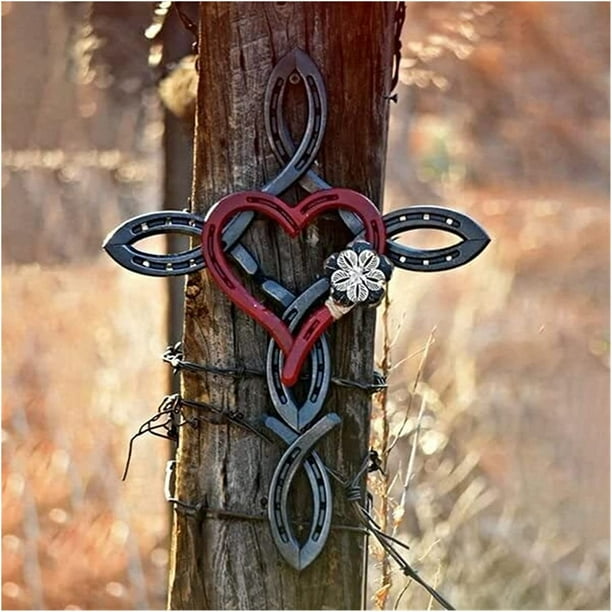 Cruz de herradura natural con corazón, decoración de arte de pared con cruz de herradura de metal, escultura para colgar en la pared con letrero de cruz de metal, cruz de herradura de arte de estilo vintage para patio al aire libre, hogar, 20 * 30 cm ER